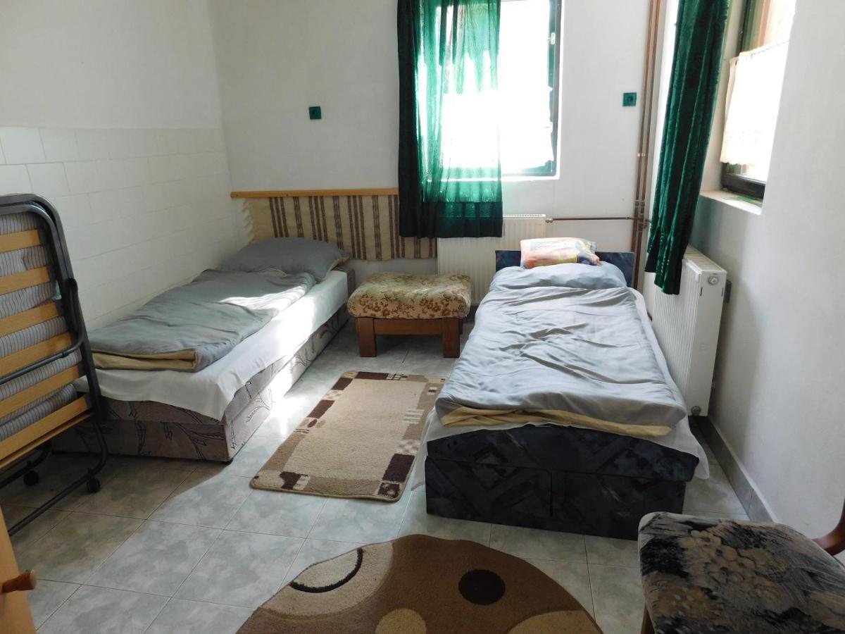 Huta Vendeghaz Hotel Kishuta ภายนอก รูปภาพ